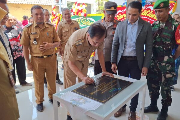 Brebes Eye Center Resmi Dibuka, Solusi Baru untuk Kesehatan Mata Warga Brebes Sumber Artikel berjudul "Brebes Eye Center Resmi Dibuka, Solusi Baru untuk Kesehatan Mata Warga Brebes", selengkapnya dengan link: https://pantura.pikiran-rakyat.com/pantura/pr-3068518359/brebes-eye-center-resmi-dibuka-solusi-baru-untuk-kesehatan-mata-warga-brebes?page=all Baca berita lebih nyaman dan kekinian, yuk download aplikasi Pikiran Rakyat Mobile: - Android: bit.ly/PikiranRakyatMobile - iOS: apple.co/3Wcr42n